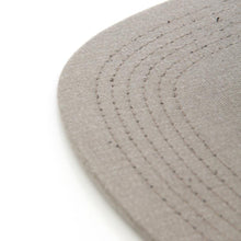 Charger l'image dans la galerie, Distressed Cord Snapback Black/Tan