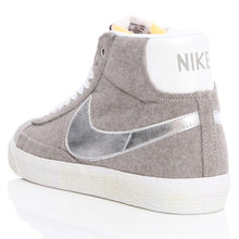 Charger l'image dans la galerie, Blazer Mid Premium Vintage Quickstrike Granite/Metallic Silver
