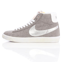 Charger l'image dans la galerie, Blazer Mid Premium Vintage Quickstrike Granite/Metallic Silver
